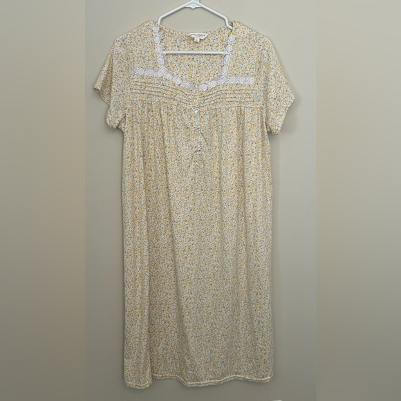LAURA ASHLEY  YELLOW Calico DITSY SHORT Slv trad wife soft Night Gown SIZE Lg - Picture 1 of 10